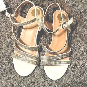 BNWT girls sparkle white dress shoe size 1